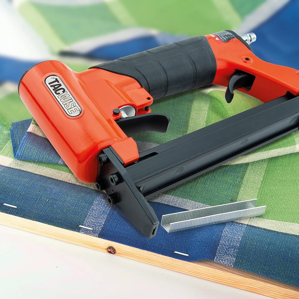 Tacwise 1189 A7116V Agrafeuse Pneumatique pour Tapisserie avec 120.000 Agrafes de 8 mm, Utilise les Agrafes de Type 71 / 4 - 16 mm : Bricolage