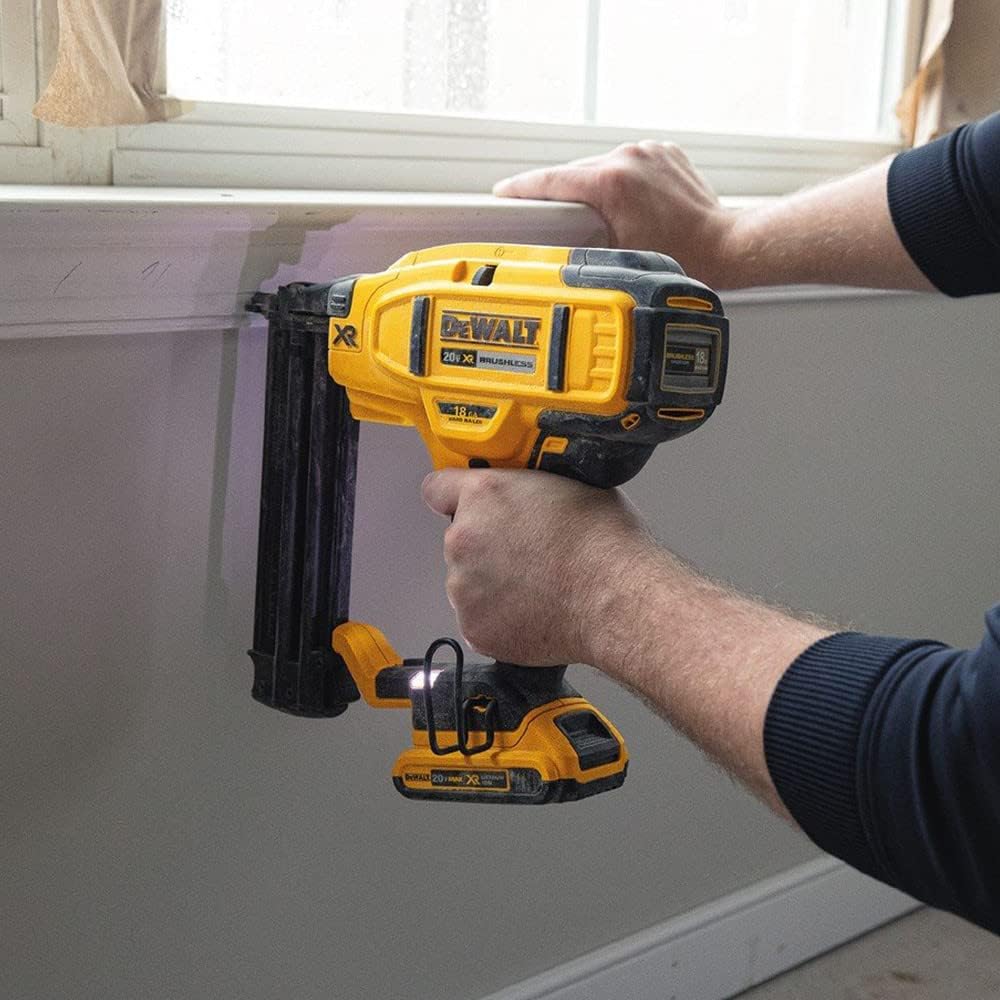 DeWalt Dcn680 N Brushless XR Calibre 18 BRAD Cloueuse 18 Volt unité Bare Argenté XS : Bricolage