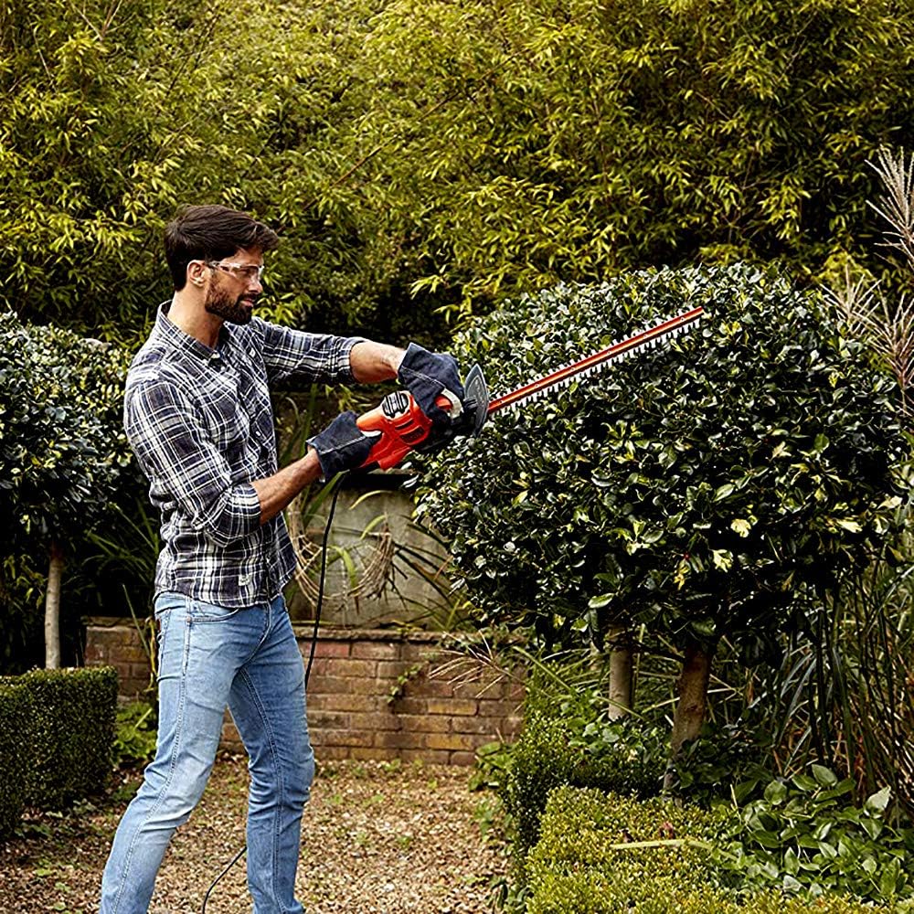 BLACK+DECKER Taille-Haies Filaire 420 W, Taille-Haies Electrique 45 cm avec 2 Poignées et Garde, Lame Asymétrique, Ecartement 16 mm, Robuste et Léger, BEHT201-QS Noir : Jardin
