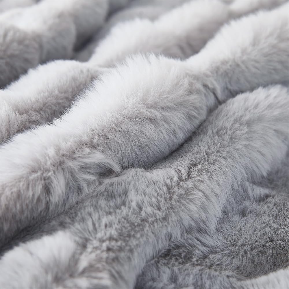 Couverture en Peluche pour Le canapé - Couverture en Fausse Fourrure de Lapin Super Douce, couvertures Mignonnes pour Les Femmes, couvertures légères et Chaudes pour Le lit, canapé, Sofa (Gris Clair) : Cuisine et Maison