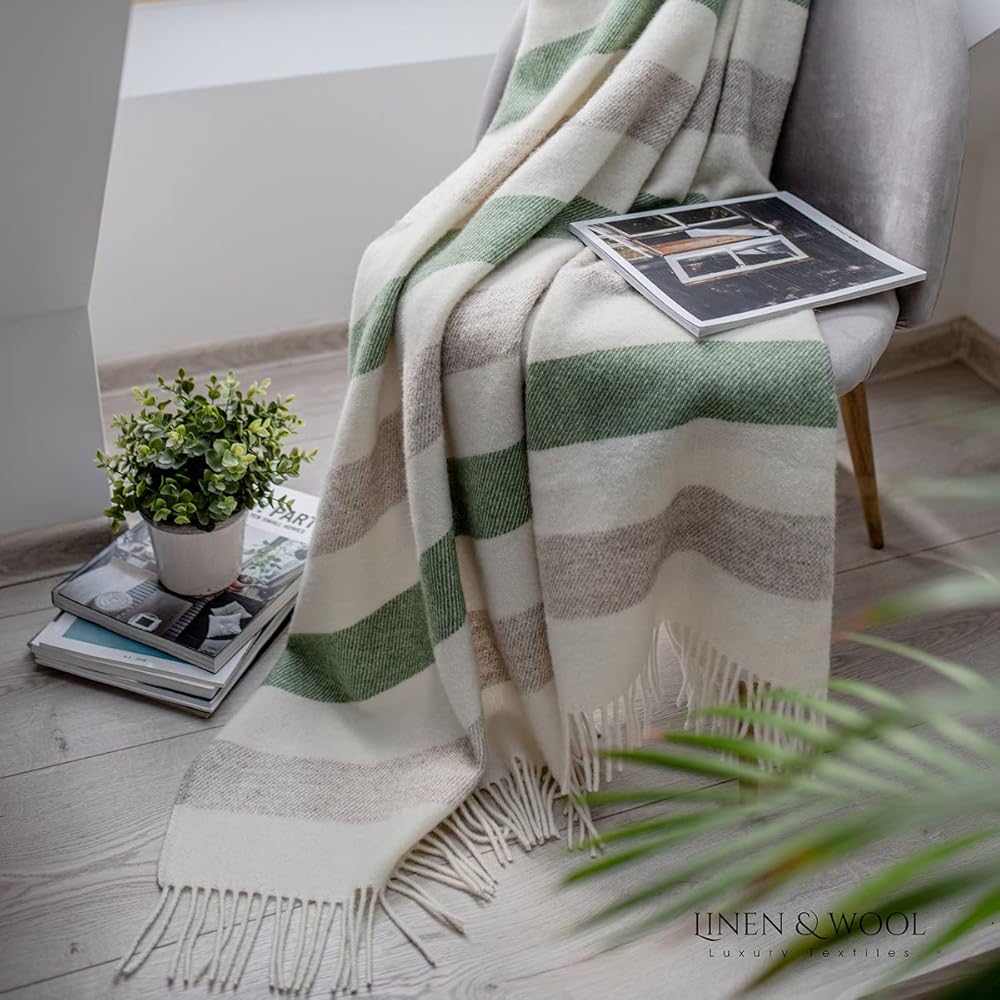 Linen & Cotton Couverture Rayée en Laine Douce de Qualite Malmo - 100% Pure Laine de Nouvelle-Zélande, Agave Vert Blanc Beige (140 x 200 cm) Plaid Couvre-Lit Jete de Canape ou Fauteuil Laine d'agneau : Cuisine et Maison