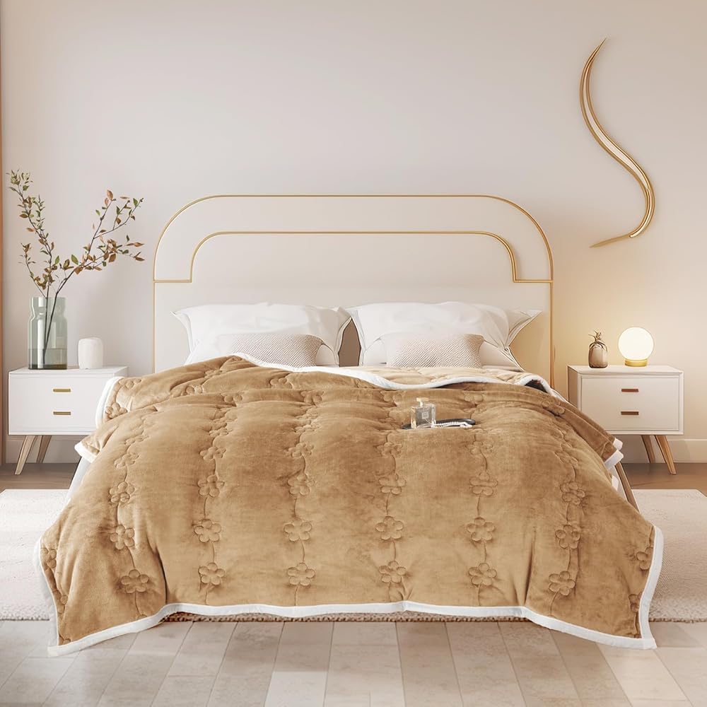 ShowyLive Couverture Polaire Flanelle Douillette 810gsm pour Chambre Canapé, Grand Chaud et Doux en Peluche Plaid Fourrure pour l'hiver (Camel, 200 x 230 cm) : Cuisine et Maison