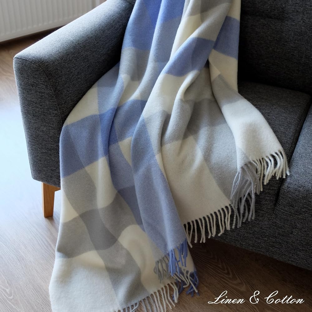 Linen & Cotton Couverture Chaude et Douce à Carreaux Devon avec Franges - 100% Pure Laine de Nouvelle-Zélande, Gris Bleu Blanc (140x 200 cm) Plaid Hiver Noel Femme Homme, Couvre-Lit, Jete de Canape : Cuisine et Maison