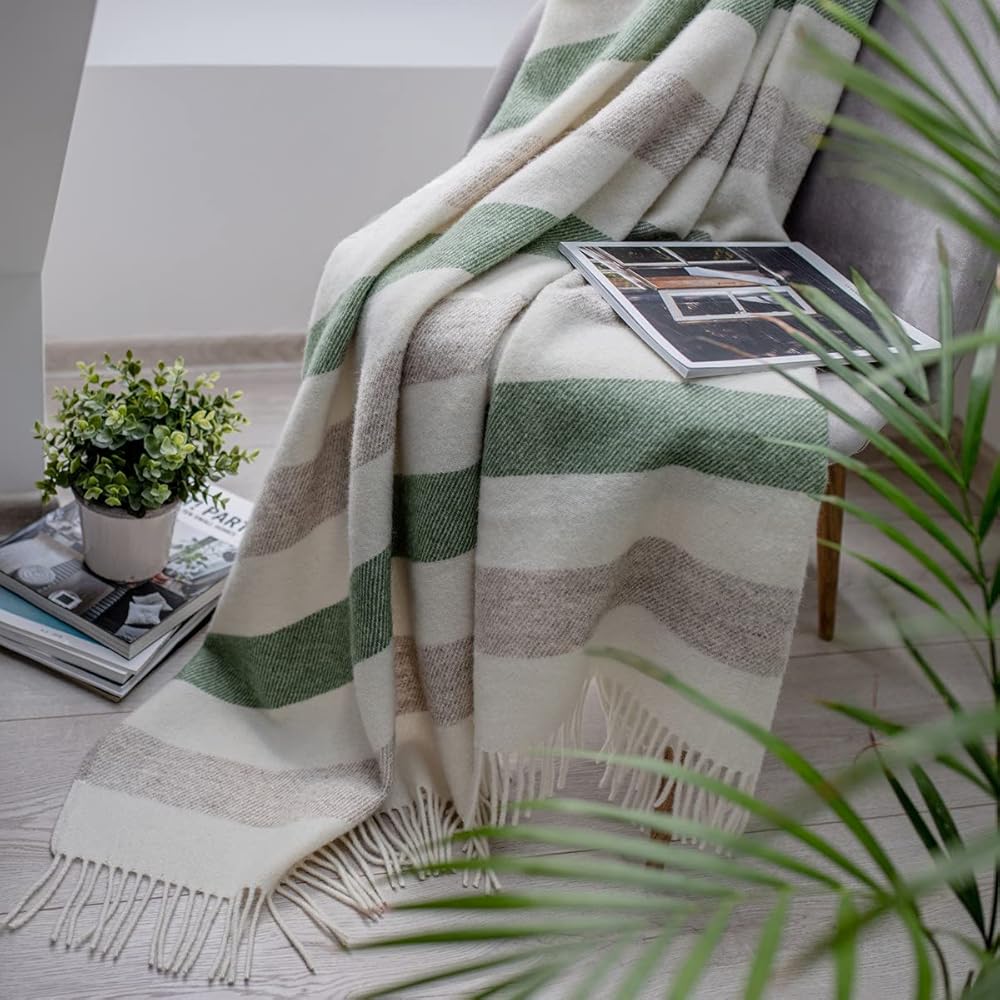 Linen & Cotton Couverture Rayée en Laine Douce de Qualite Malmo - 100% Pure Laine de Nouvelle-Zélande, Agave Vert Blanc Beige (140 x 200 cm) Plaid Couvre-Lit Jete de Canape ou Fauteuil Laine d'agneau : Cuisine et Maison