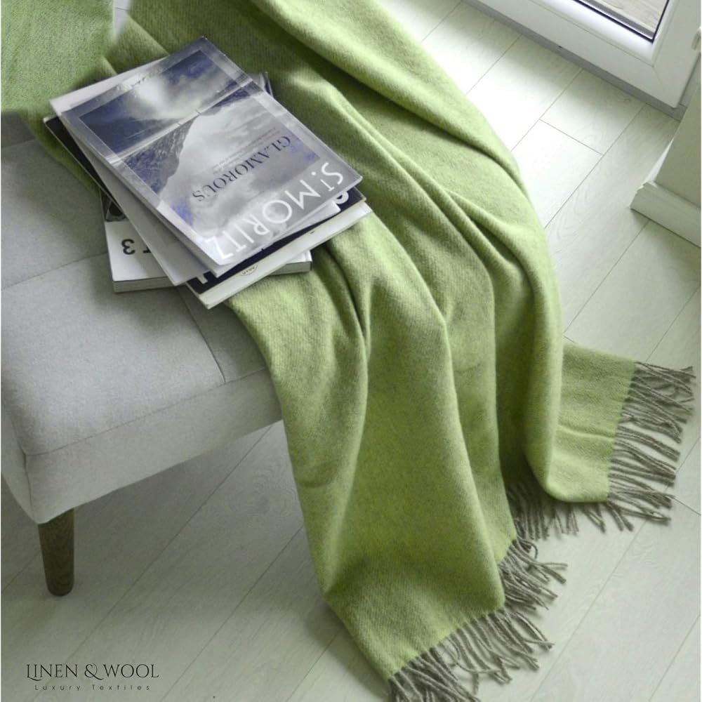 Linen & Cotton Couverture Chaude et Douce Couverture Confortable Columbus - 100% Pure Laine de Nouvelle-Zélande, Beige Naturel Vert (140 x 200 cm) Plaid en laine d'Agneau, Couvre-Lit, Jete de Canape : Cuisine et Maison