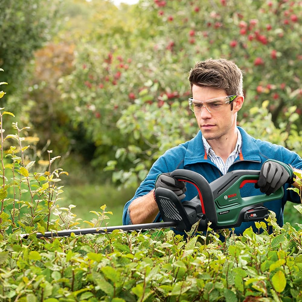 Bosch Home and Garden Bosch Taille-Haies sans Fil UniversalHedgeCut 18V-50 (1x Batterie 2,5 Ah, système 18V, Moteur Brushless, Longueur de la Lame : 50 cm, dans Une boîte en Carton) : Jardin