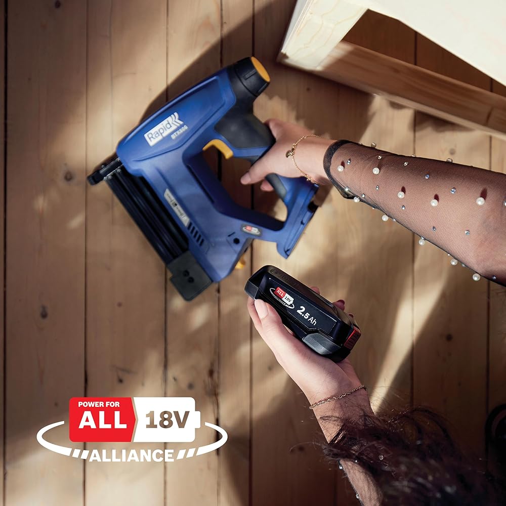 Rapid BTX606 - Agrafeuse Murale P4A 18V, Agrafeuse-Cloueuse Électrique Sans Fil à Batterie, pour Agrafes à Couronne Étroite & Pointes, Bois Dur & Tendre - Batterie Non Incluse (5001505) : Bricolage