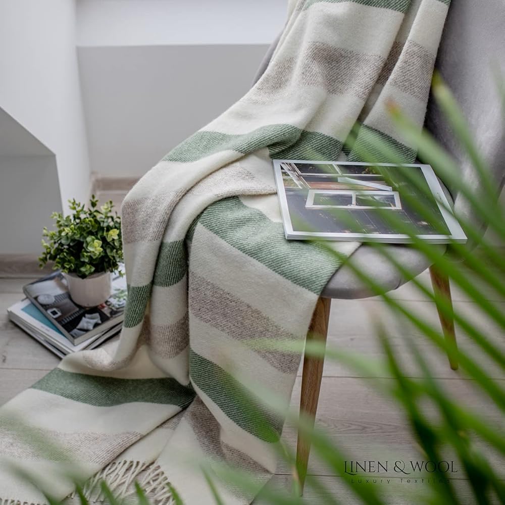 Linen & Cotton Couverture Rayée en Laine Douce de Qualite Malmo - 100% Pure Laine de Nouvelle-Zélande, Agave Vert Blanc Beige (140 x 200 cm) Plaid Couvre-Lit Jete de Canape ou Fauteuil Laine d'agneau : Cuisine et Maison