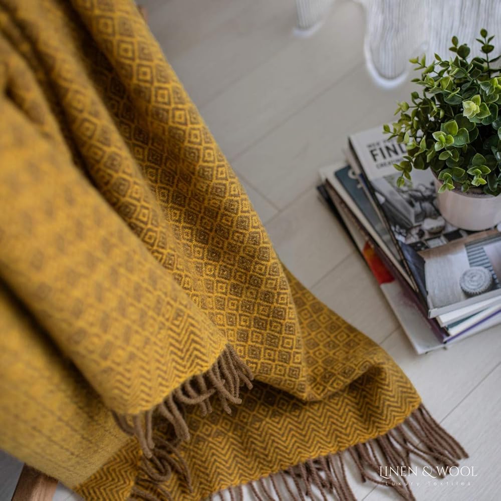 Linen & Cotton Plaid de Luxe Paris Diamant Sergé - 100% Pure Laine de Nouvelle-Zélande, Marron Jaune (140 x 200 cm) Couverture Couvre-Lit Jeté de Canapé Blanket pour Sofa Chaise Salon Home Maison : Cuisine et Maison