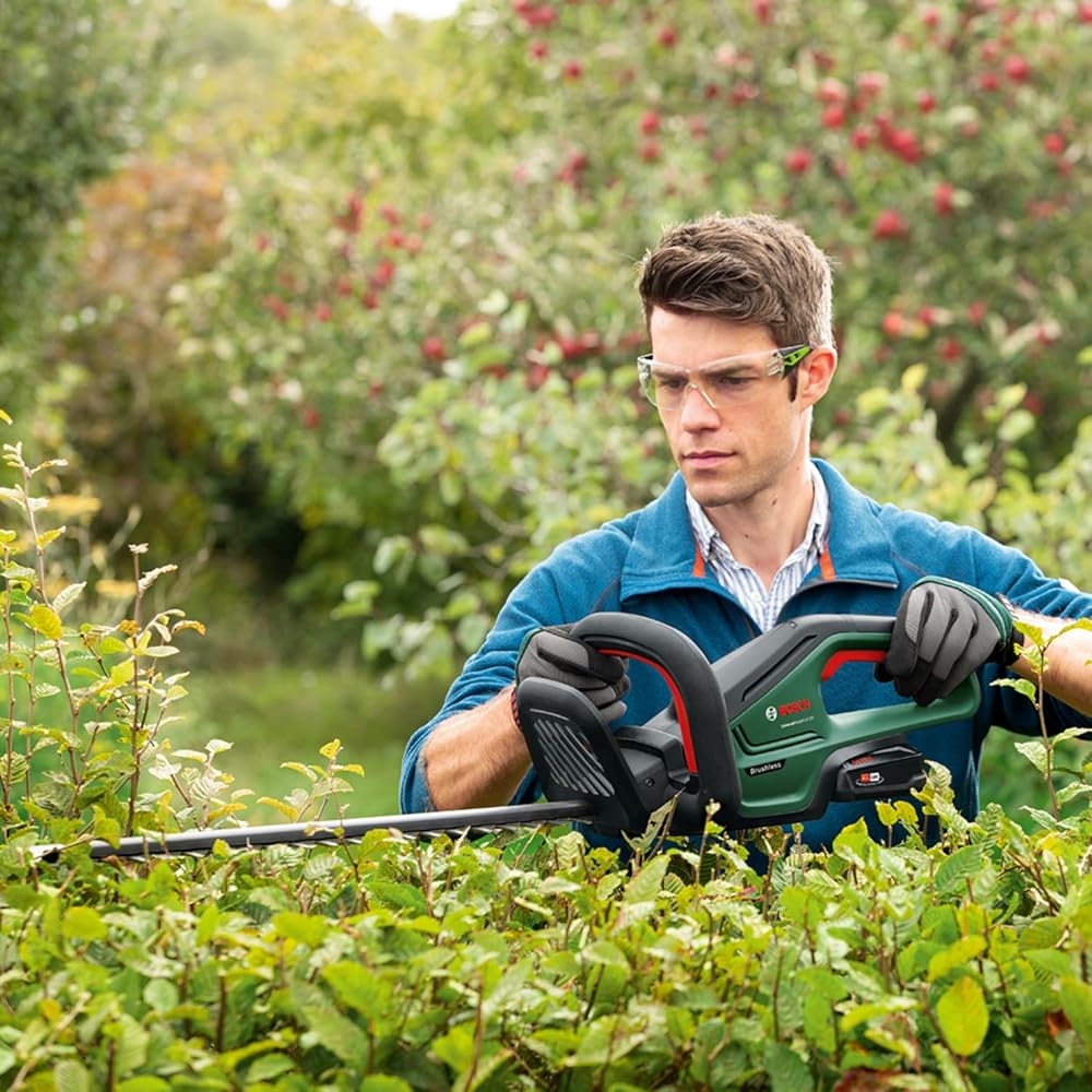 Bosch Home and Garden Taille-Haies sans Fil UniversalHedgeCut 18V-50 (sans Batterie, système 18V, Moteur Brushless, Longueur de la Lame : 50 cm, avec Gants de Jardinage XL, dans Une boîte en Carton) : Jardin