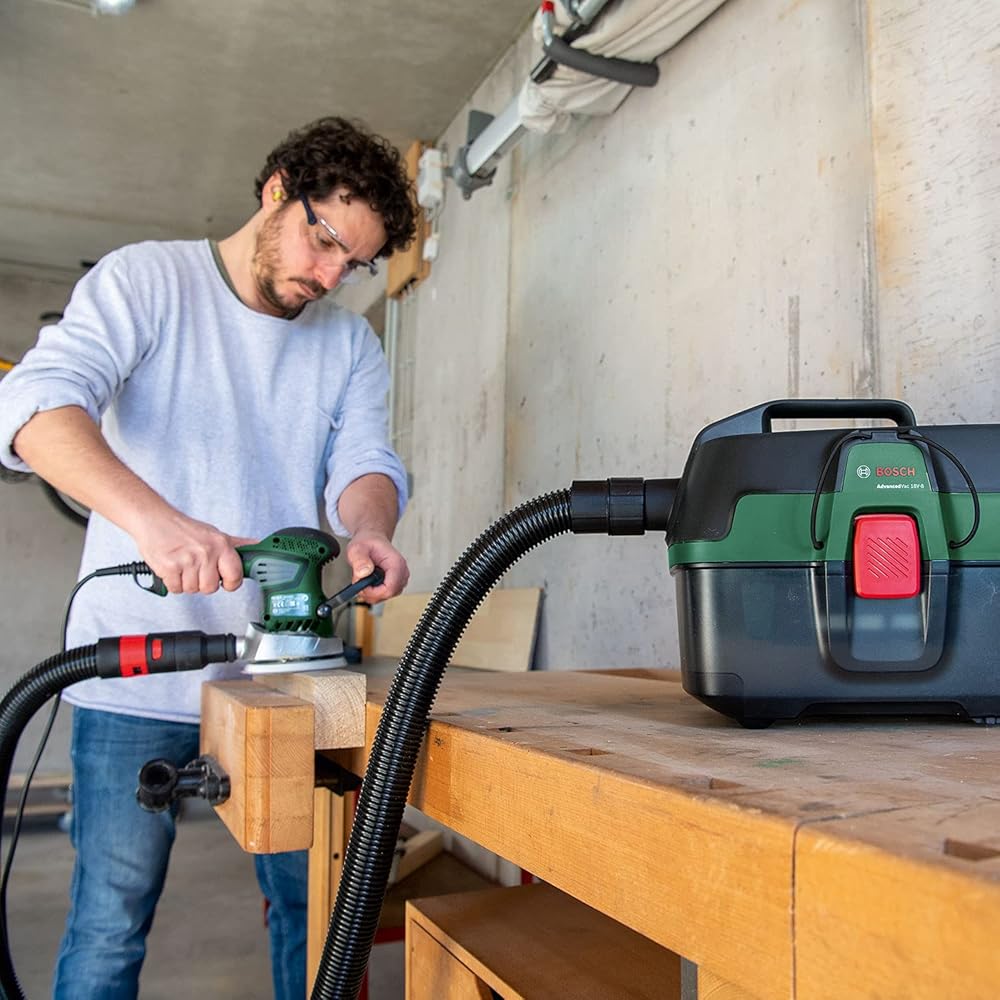 Bosch Home and Garden - Aspirateur d’eau et poussière sans fil Bosch - AdvancedVac 18V-8 (sans batterie, système 18V, set d’accessoires inclus, livré dans un emballage en carton) : Cuisine et Maison
