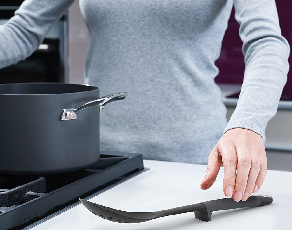 Joseph Joseph Elevate Lot de 6 Ustensiles et Pinces de cuisine en Nylon, Antiadhésif et Résistant à la chaleur jusqu'à 200 ℃ avec Porte-Ustensiles Rotatif, Inox/Noir : CD et Vinyles