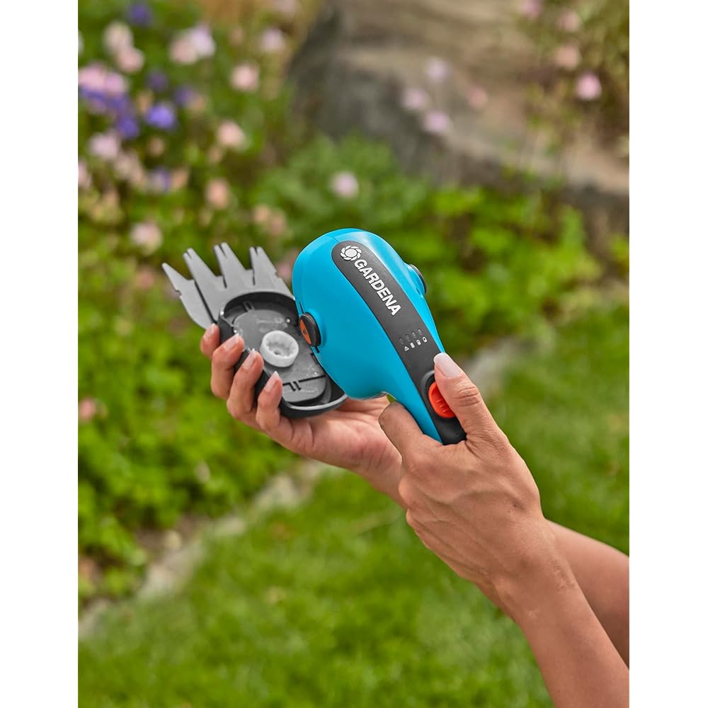 Gardena Cisaille à Gazon sans Fil ClassicCut Li :cisaille à Gazon avec Largeur de Coupe de 8 cm, poignée Confortable avec indicateur d'état de Charge LED, Changement de Lame sans Outils (9884-20) : Jardin