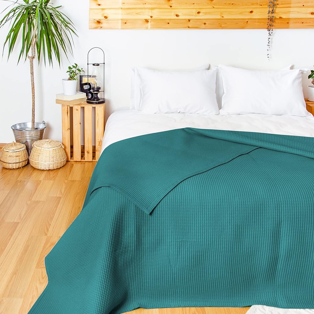 LAYNENBURG Couvre-lit 240 x 260 cm XXL - Piqué gaufré 100% Coton - Couverture légère pour l'été - Couverture en Coton pour Le lit, Le canapé - Couverture aérée pour Le canapé (Pétrole) : Cuisine et Maison