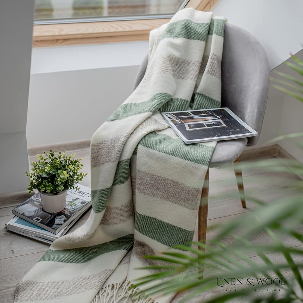 Linen & Cotton Couverture Rayée en Laine Douce de Qualite Malmo - 100% Pure Laine de Nouvelle-Zélande, Agave Vert Blanc Beige (140 x 200 cm) Plaid Couvre-Lit Jete de Canape ou Fauteuil Laine d'agneau : Cuisine et Maison