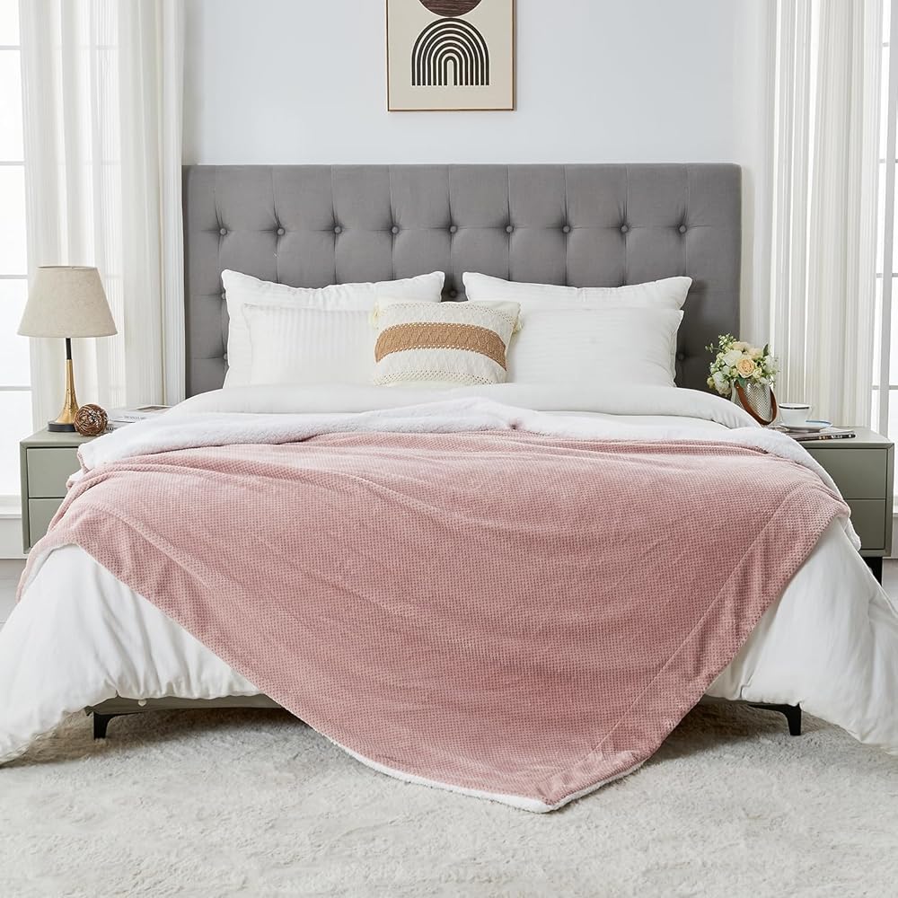 SOCHOW Plaid Canape Couverture Polaire, Couverture Duveteuse Super Douce Chaude, Légère, Couverture en Peluche Souple Réversible pour Lit Sofa Canapé-lit Gris Rose 220 x 240 cm : Cuisine et Maison