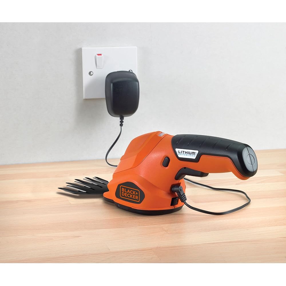 BLACK+DECKER Cisaille Electrique 3,6V, Sculpte-Haies avec Indicateur de Charge LED, Idéal pour Tailler les Parterres de Fleurs et les Bordures, Largeur de Lame 30 cm, Pas de Lame 23 mm, GSL200-QW Rouge : Bricolage