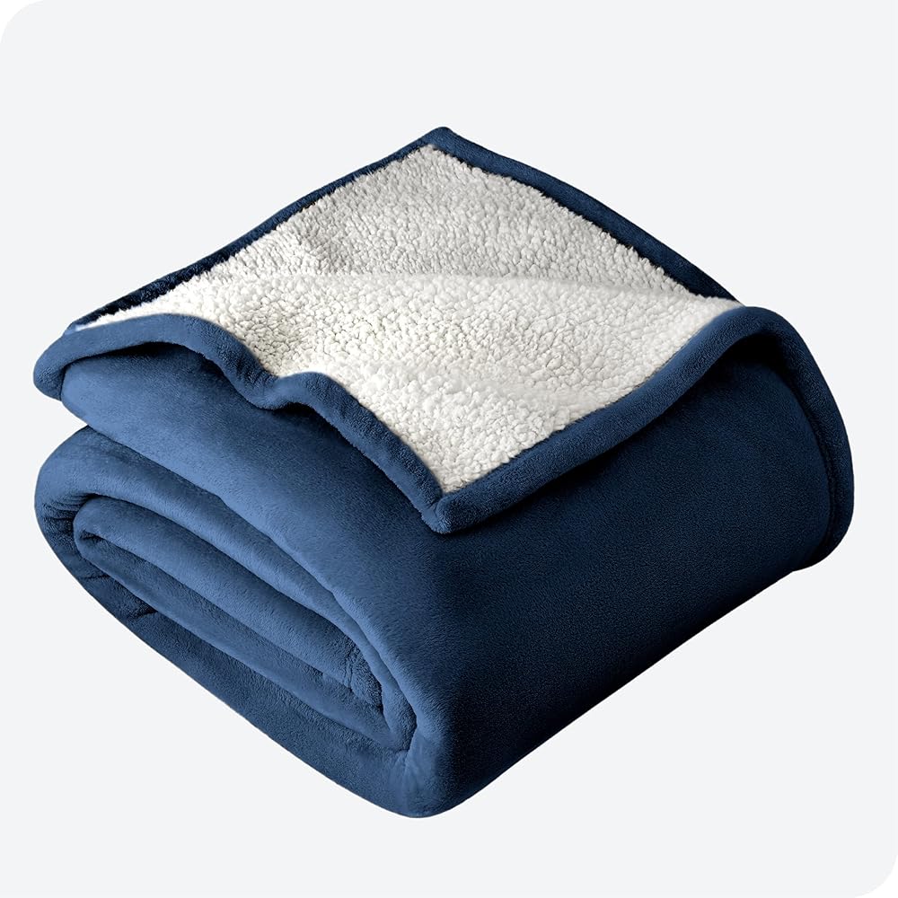 Bare Home Couverture Polaire Sherpa - Chaud et Léger - Couverture en Peluche Moelleuse et Douce - Réversible (220 x 240, Bleu Foncé) : Cuisine et Maison