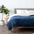 Bare Home Couverture Polaire Sherpa - Chaud et Léger - Couverture en Peluche Moelleuse et Douce - Réversible (220 x 240, Bleu Foncé) : Cuisine et Maison
