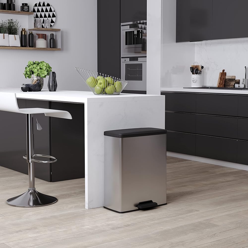 CURVER Poubelle Deco Rectangle 65L, Gris Métallisé, pour Cuisine, Buanderie, Garage, 486x284x615 mm, PP 100% recyclé, packaging renforcé : Cuisine et Maison