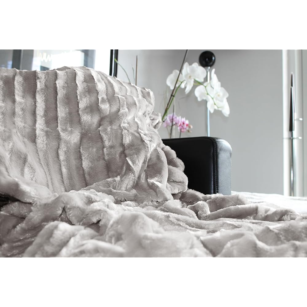 Brandsseller Couverture Double Face Plaid Imitation Fourrure Doux et Chaud - 220 x 240 cm - Taupe/Gris : Cuisine et Maison
