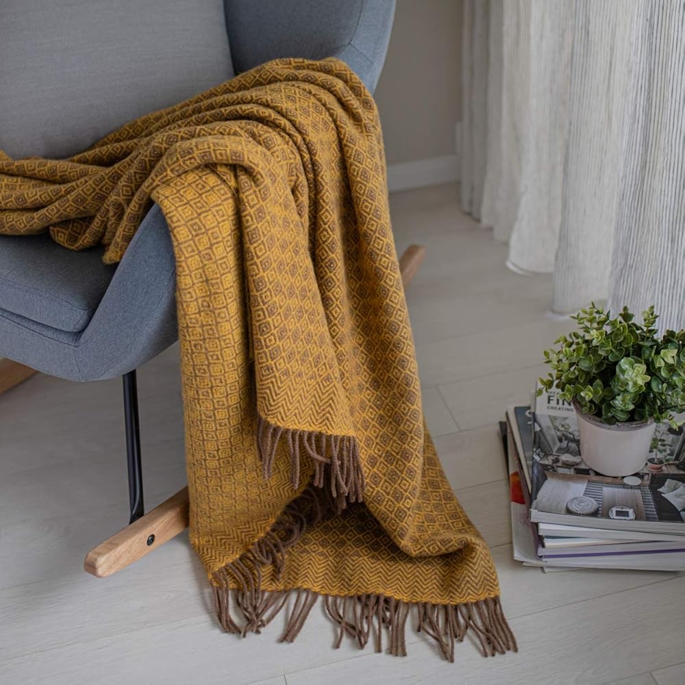 Linen & Cotton Plaid de Luxe Paris Diamant Sergé - 100% Pure Laine de Nouvelle-Zélande, Marron Jaune (140 x 200 cm) Couverture Couvre-Lit Jeté de Canapé Blanket pour Sofa Chaise Salon Home Maison : Cuisine et Maison