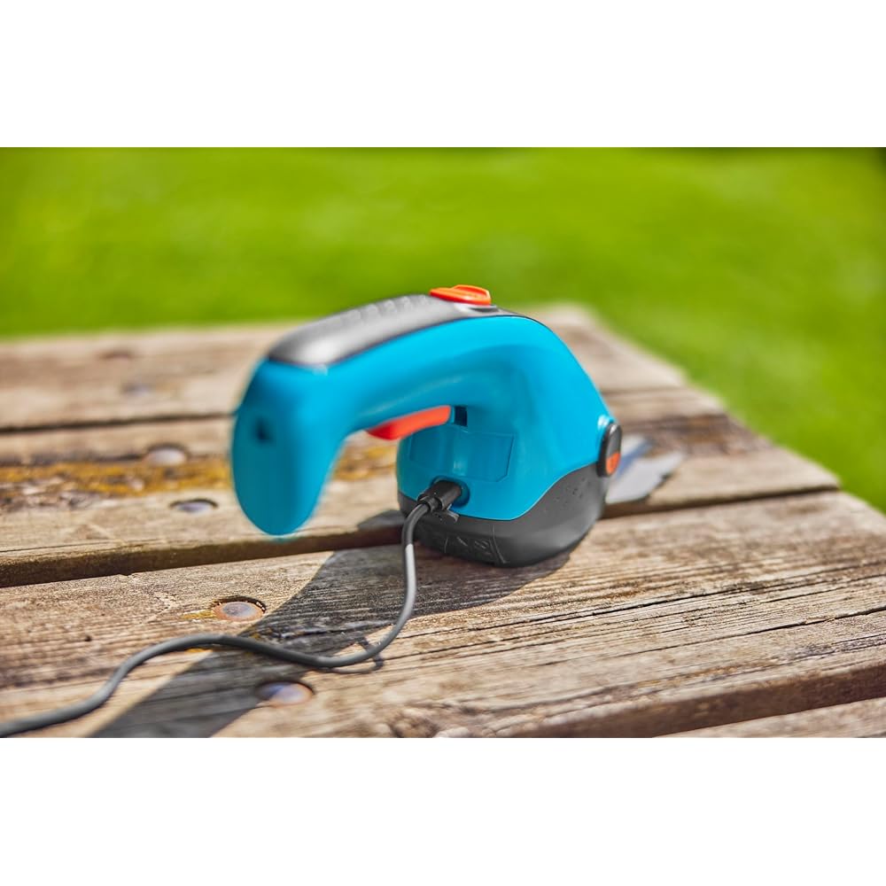 Gardena Cisaille à Gazon sans Fil ClassicCut Li :cisaille à Gazon avec Largeur de Coupe de 8 cm, poignée Confortable avec indicateur d'état de Charge LED, Changement de Lame sans Outils (9884-20) : Jardin